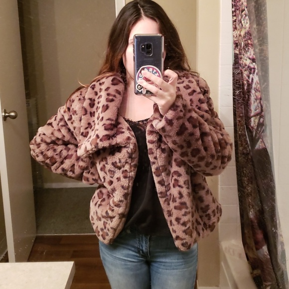 Vegan Faux Fur Leopard Jacket - Picture 7 of 8